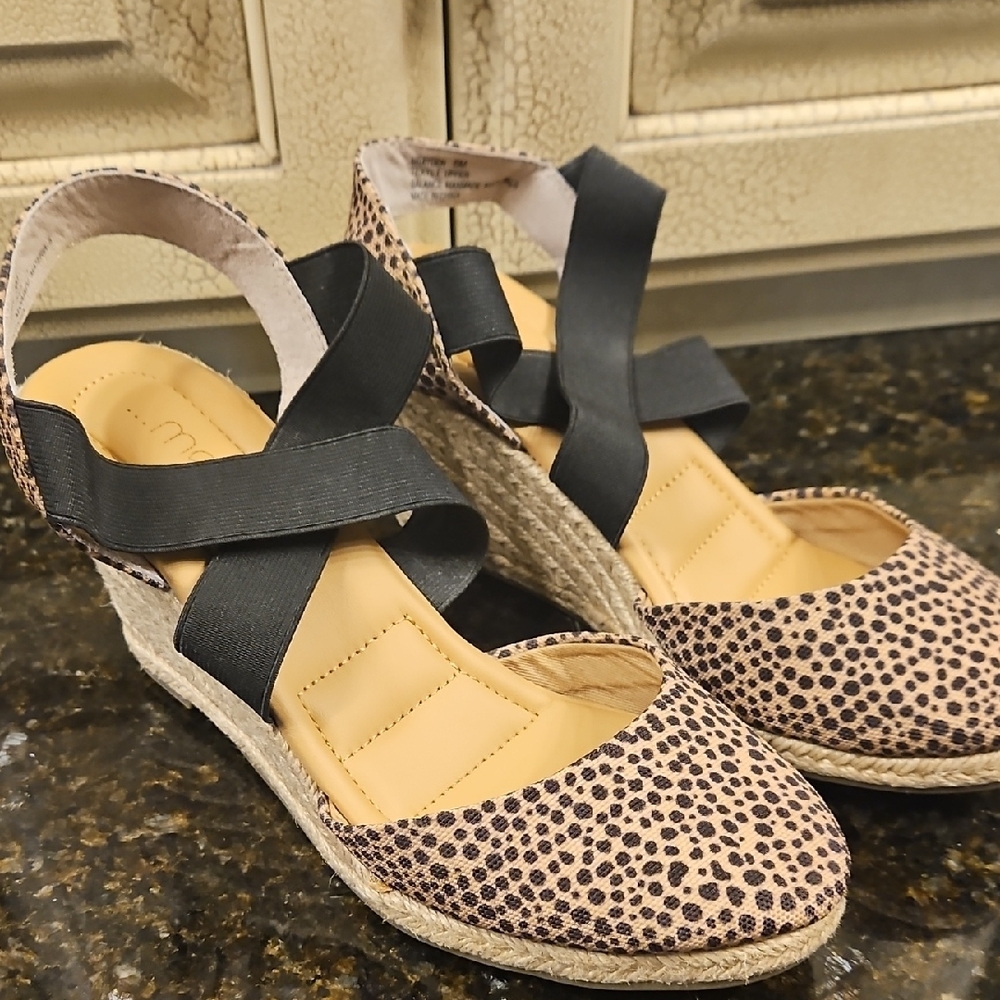 Stylish Black and Tan Wedge Sandals